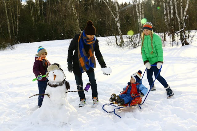 Keep Kids Active This Winter: Fun Holiday Activities