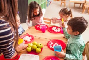 How Working Parents Can Plan Their Kids’ Summer Break？
