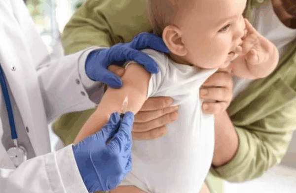 Baby Vaccines Made Simple: A 0–1 Year Guide for Parents